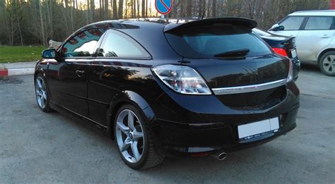 Opel Astra H GTC interjeras
