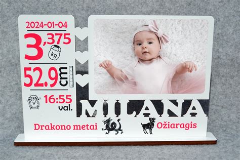 Nuotrauka su FlyParking aikštelės ženklu