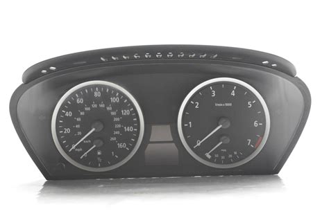 BMW E60 prietaisų skydelis su degančia klaidos lempute