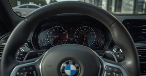Lentelė su dažniausiai pasitaikančiais BMW E60 klaidų kodais ir jų trumpais aprašymais