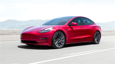 Tesla Model 3 žiemos sąlygomis