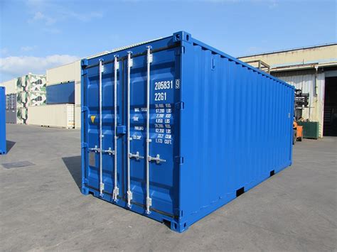 Skirtingų dydžių laivų konteinerių nuotraukos