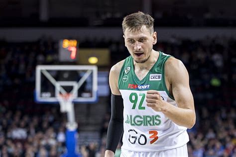 Edgaras Ulanovas įmeta dvitaškį