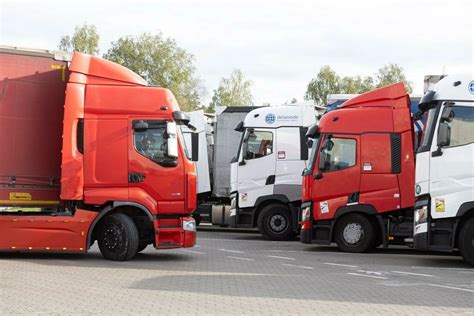 Transporto įmonės Hoptrans sunkvežimiai
