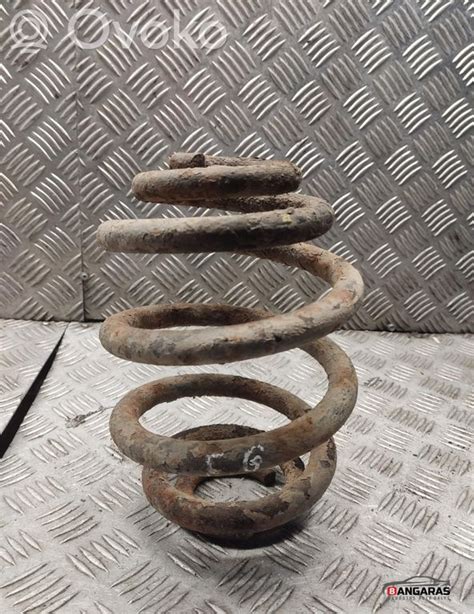 susidėvėjusi automobilio spyruoklė