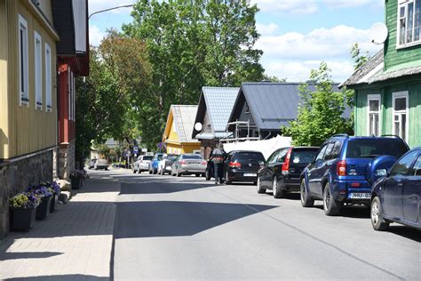 Karaimų gatvės vaizdas su atitvarais