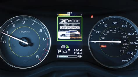 Subaru Outback su X-Mode sistema važiuojantis bekele