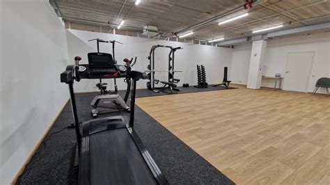 Moderni treniruoklių salė reabilitacijos centre