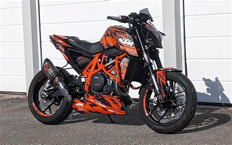 KTM 690 Duke R vairas ir prietaisų skydelis