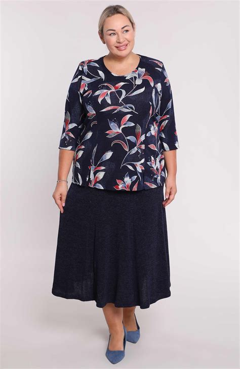 Infografika, palyginanti raudonų, mėlynų ir geltonų policijos žibintų matomumą