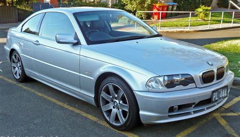 BMW E46 3 serijos sedano variklio skyrius