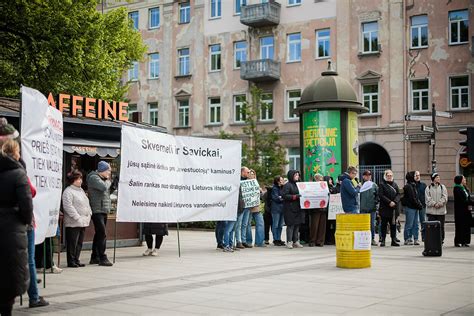 Ugniagesių protestas prie ministerijos