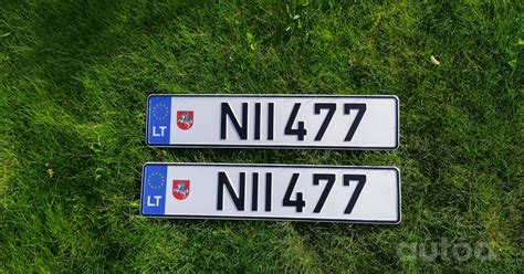 Valstybinis automobilio numeris su varžtu