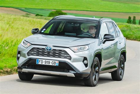 Schematinis Toyota RAV4 V pakabos vaizdavimas