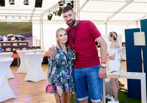 Eglė Valančiūnienė su bikiniu paplūdimyje