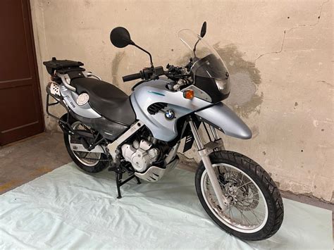 Motociklas BMW F 650 kelyje