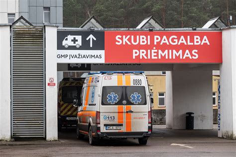 Techninės pagalbos automobilis su automobiliu