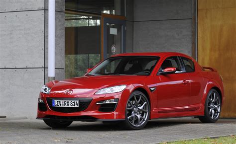 Mazda RX-8 serviso darbuotojai