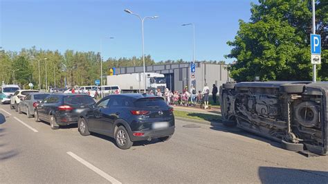Eismo įvykis, apgadinti automobiliai, Vilniaus gatvės