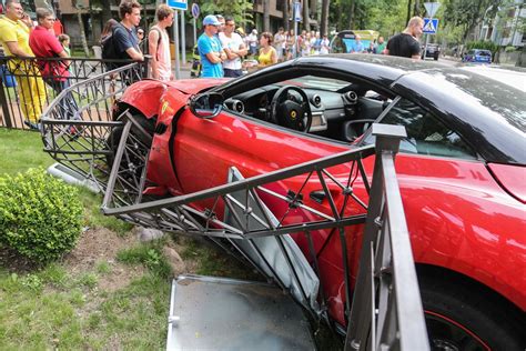 Įvykio vieta Palangoje, kur BMW trenkėsi į Ferrari