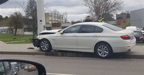 BMW M4 automobilis po susidūrimo su Ferrari