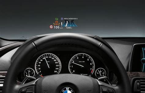 BMW X1 interjeras su Head-up Display