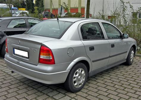 Opel Astra G Classic sedano profilis