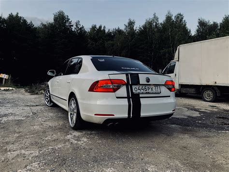 Skoda Superb MK2 variklio skyriaus saugiklių dėžė