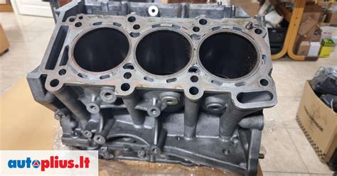 Nissan variklio detalės