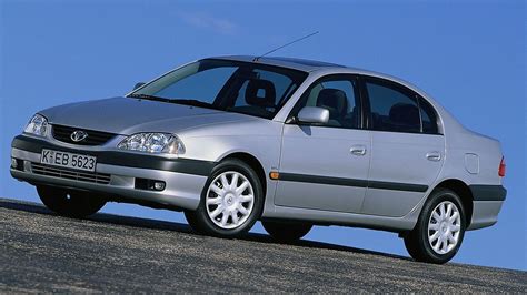 Grafikas su Toyota Avensis T22 variklių galia ir sukimo momentu