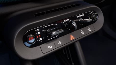 Porsche Panamera interjeras su vairu ir prietaisų skydeliu