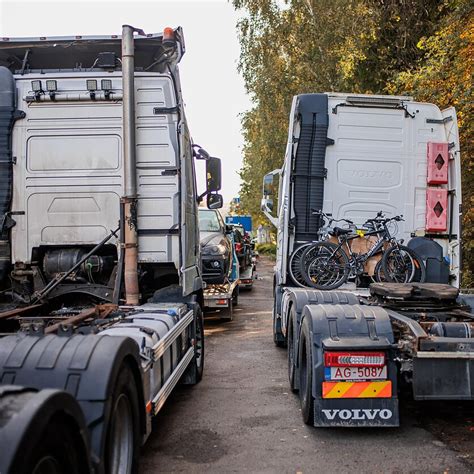 Vilkikų ir lengvųjų automobilių susidūrimas