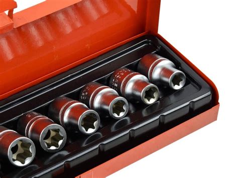 Veržliarakčių ir veržliasukių komplektas