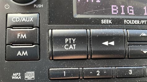 mygtukai radijo stočių pasirinkimui automobilyje