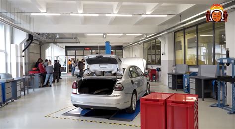 Subaru autoserviso interjeras