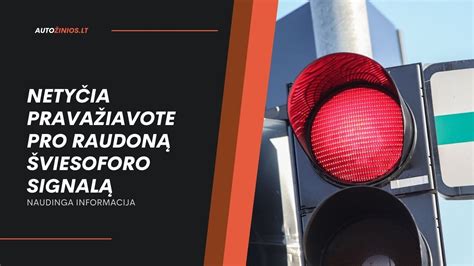 Simbolinė iliustracija - automobilis sustojęs prieš raudoną šviesoforo signalą