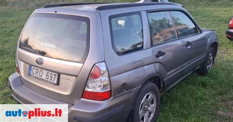 Subaru Forester automobilis su R16 ratlankiais