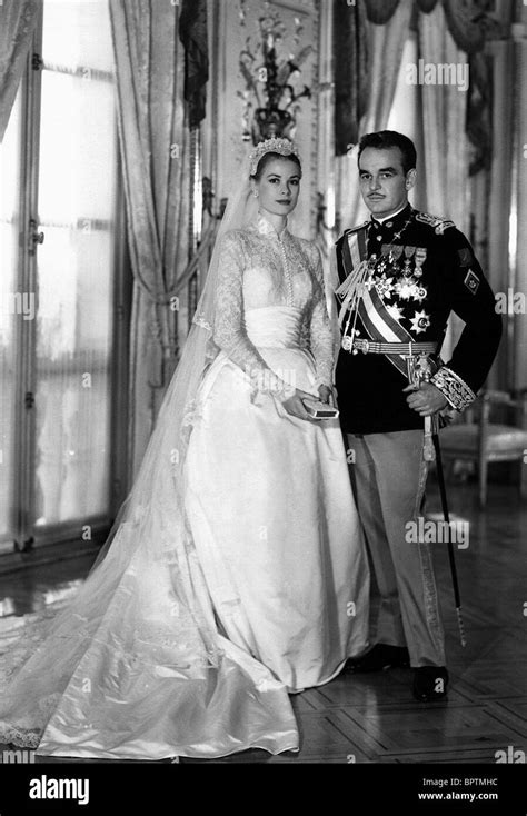 Princas Rainier III ir Grace Kelly sužadėtuvių metu