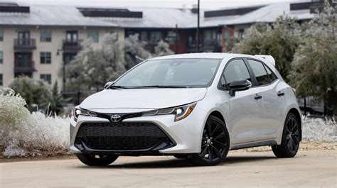 Nauja Toyota Corolla su mechanine pavarų dėže