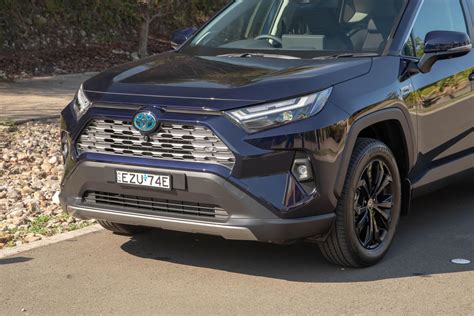 Toyota RAV4 bekelėje