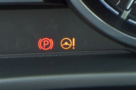 simbolis vairo stiprintuvo lemputės prietaisų skydelyje