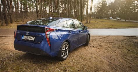 Įvairūs hibridiniai automobiliai