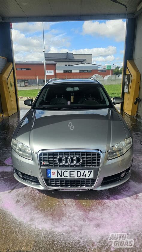 Audi A4 su sumontuotais žieminiais ratais