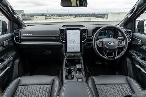 Ford Everest Platinum V6 4WD interjeras