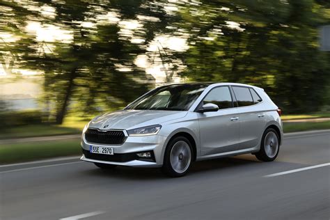 Škoda Fabia ir Volkswagen Polo šoninis vaizdas