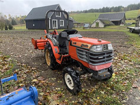 Kubota traktorius su darbiniais kardanais