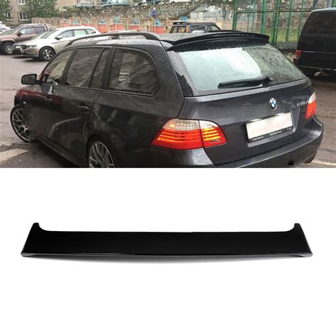 BMW E61 bagažinės saugiklių dėžės vieta