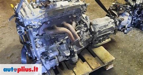 Toyota RAV4 variklio skyriaus vaizdas