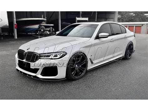BMW G30 sedanas su Facelift