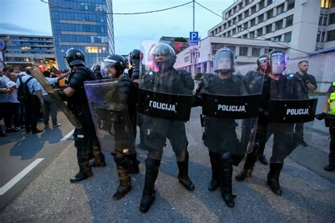 Policijos pareigūnas tarnyboje